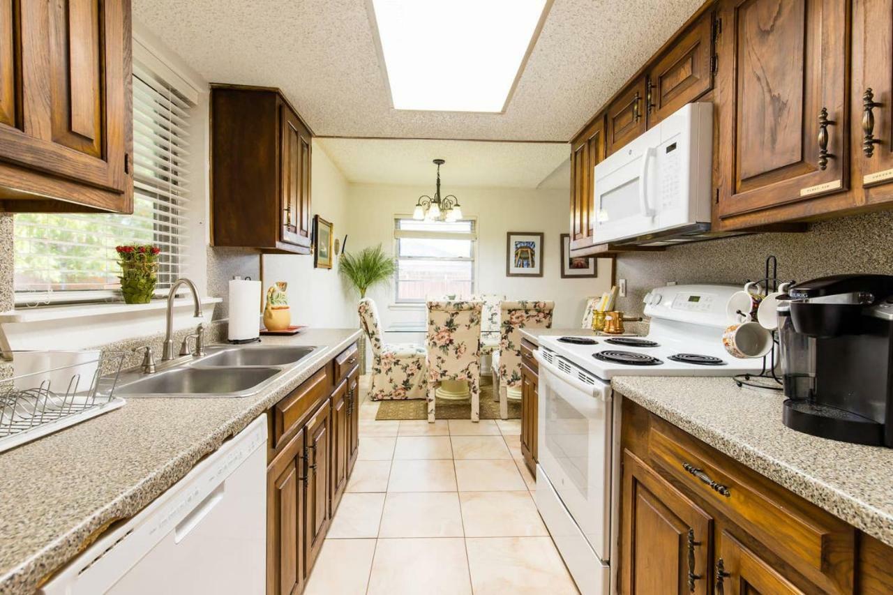 Oasis Near Dfw Airport With Mediterranean Setting Irving Exterior foto